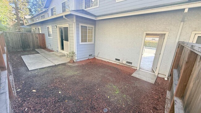 1013 Woodside Rd in Redwood City, CA - Building Photo - Building Photo