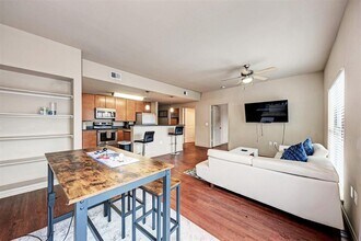 5117 N Lamar Blvd in Austin, TX - Building Photo - Building Photo