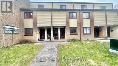 1200-1200 Courtland Ave E in Kitchener, ON - Building Photo - Building Photo