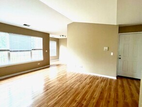 1303 N Red Oak Cir in Round Lake Beach, IL - Building Photo - Building Photo