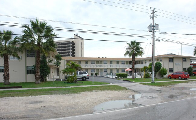 Palm View Apartments in Miami, FL - Building Photo - Building Photo