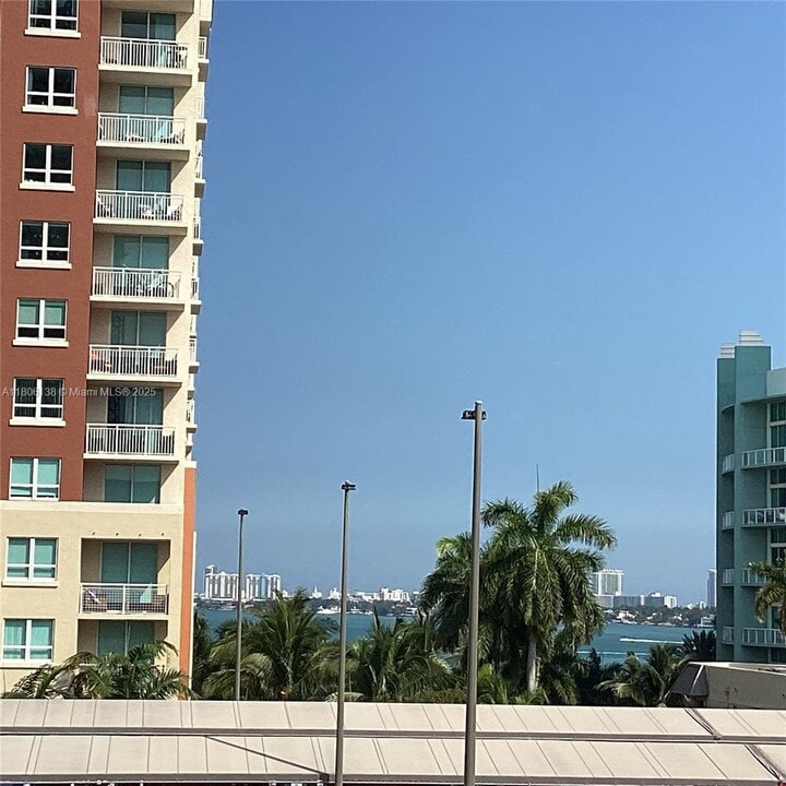 2001 Biscayne Blvd in Miami, FL - Building Photo