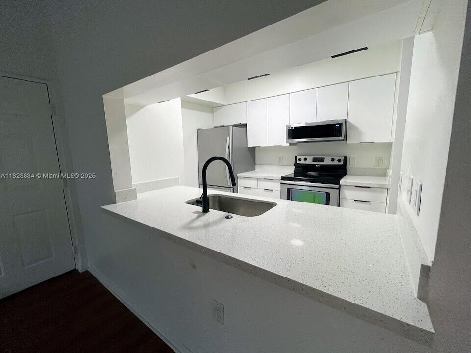 12124 St.Andrews Pl in Miramar, FL - Building Photo