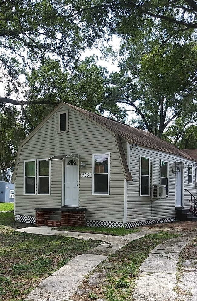 705 E Hanlon St in Tampa, FL - Building Photo - Building Photo