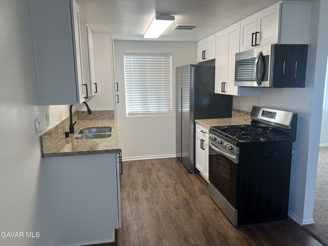 4202 W Ave L in Lancaster, CA - Building Photo - Building Photo