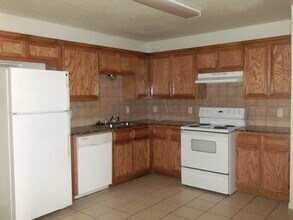 610 Bermuda, Unit #B in Copperas Cove, TX - Foto de edificio - Building Photo