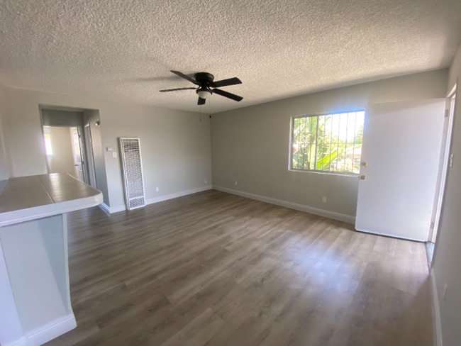1126 W 94th St in Los Angeles, CA - Building Photo - Building Photo