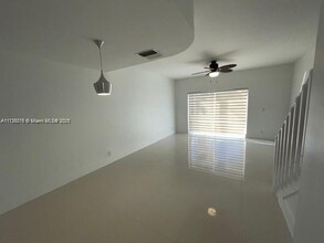 35 Simonton Cir in Weston, FL - Building Photo - Building Photo