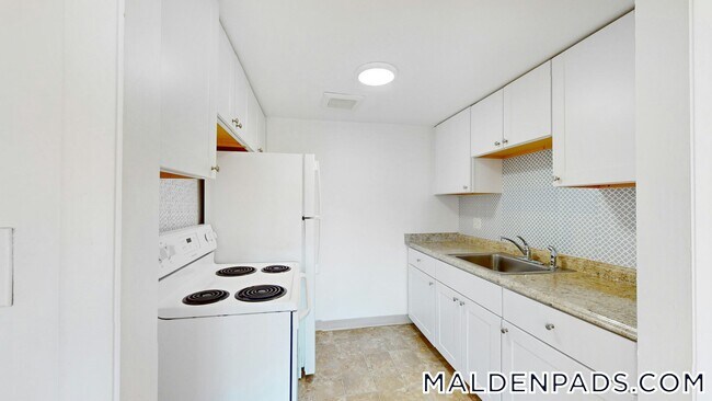 525 Highland Ave in Malden, MA - Building Photo - Building Photo
