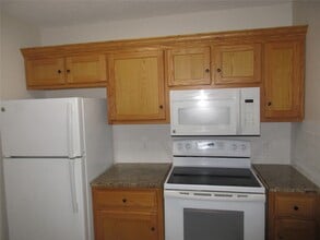 17401 Red Oak Dr in Houston, TX - Building Photo - Building Photo