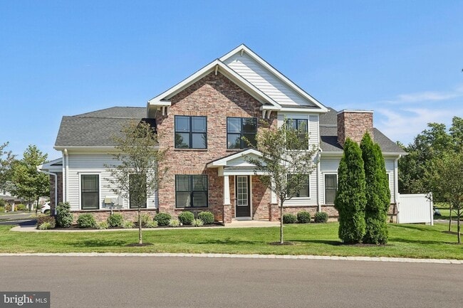 property at 2 Dogleg Ln