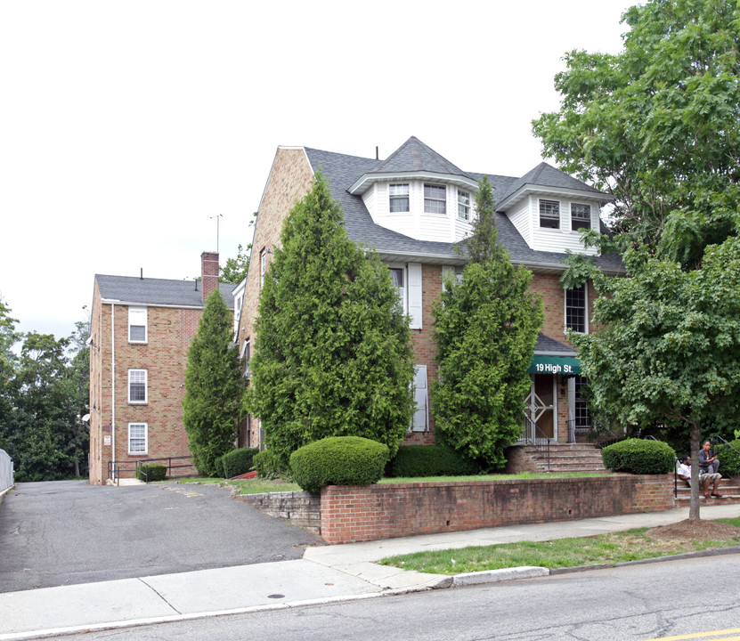 19 High St in Orange, NJ - Building Photo