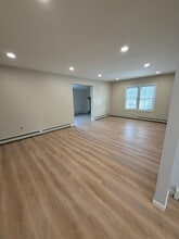 55 NJ-181 in Jefferson, NJ - Foto de edificio - Building Photo