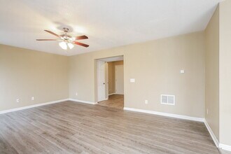 468 Brookstone Dr in Greenfield, IN - Foto de edificio - Building Photo