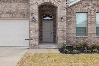 155 Dogwood Ave in Rhome, TX - Foto de edificio - Building Photo