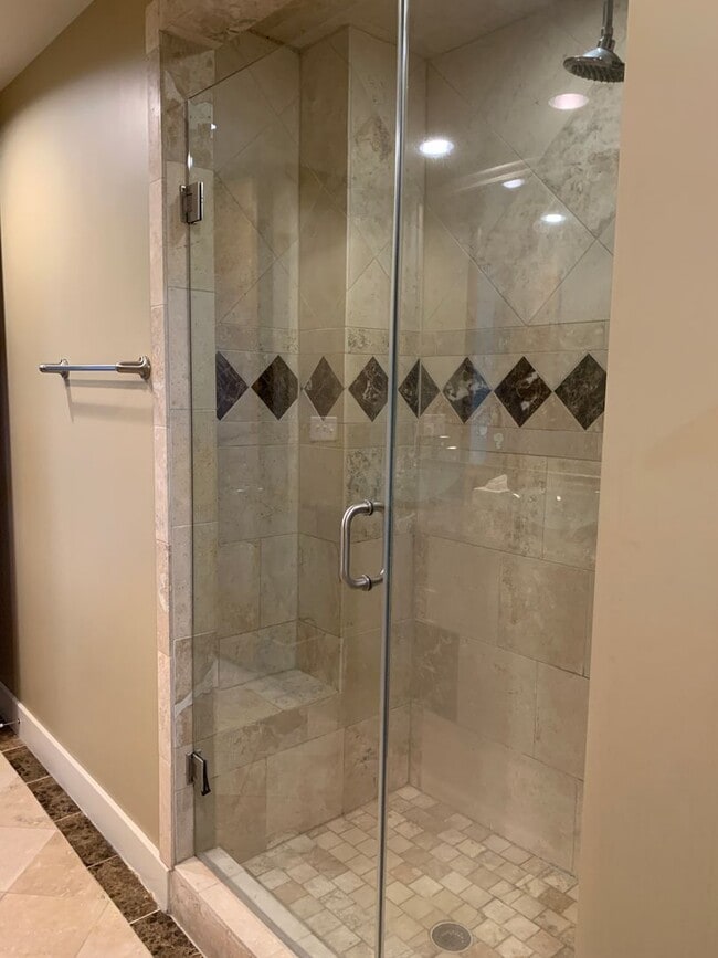 150 Bee St in Charleston, SC - Foto de edificio - Building Photo