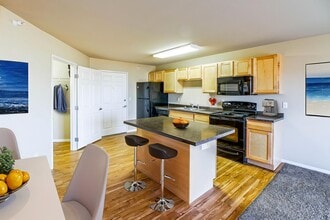 Jefferson Creek in Dickinson, ND - Foto de edificio - Building Photo