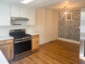 643 Brown St in Healdsburg, CA - Building Photo - Building Photo