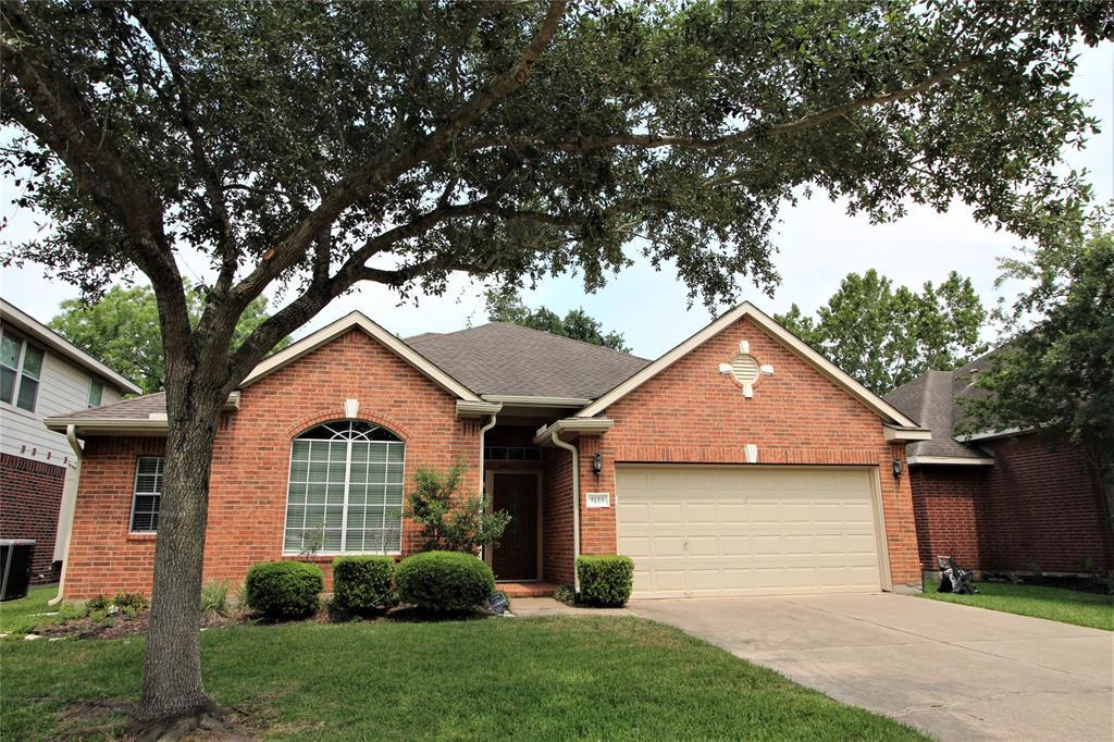 1123 Eastbourne Ln in Pearland, TX - Building Photo
