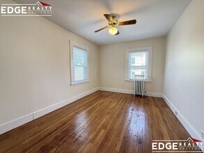 28 Cherry St, Unit 1 in Somerville, MA - Foto de edificio - Building Photo