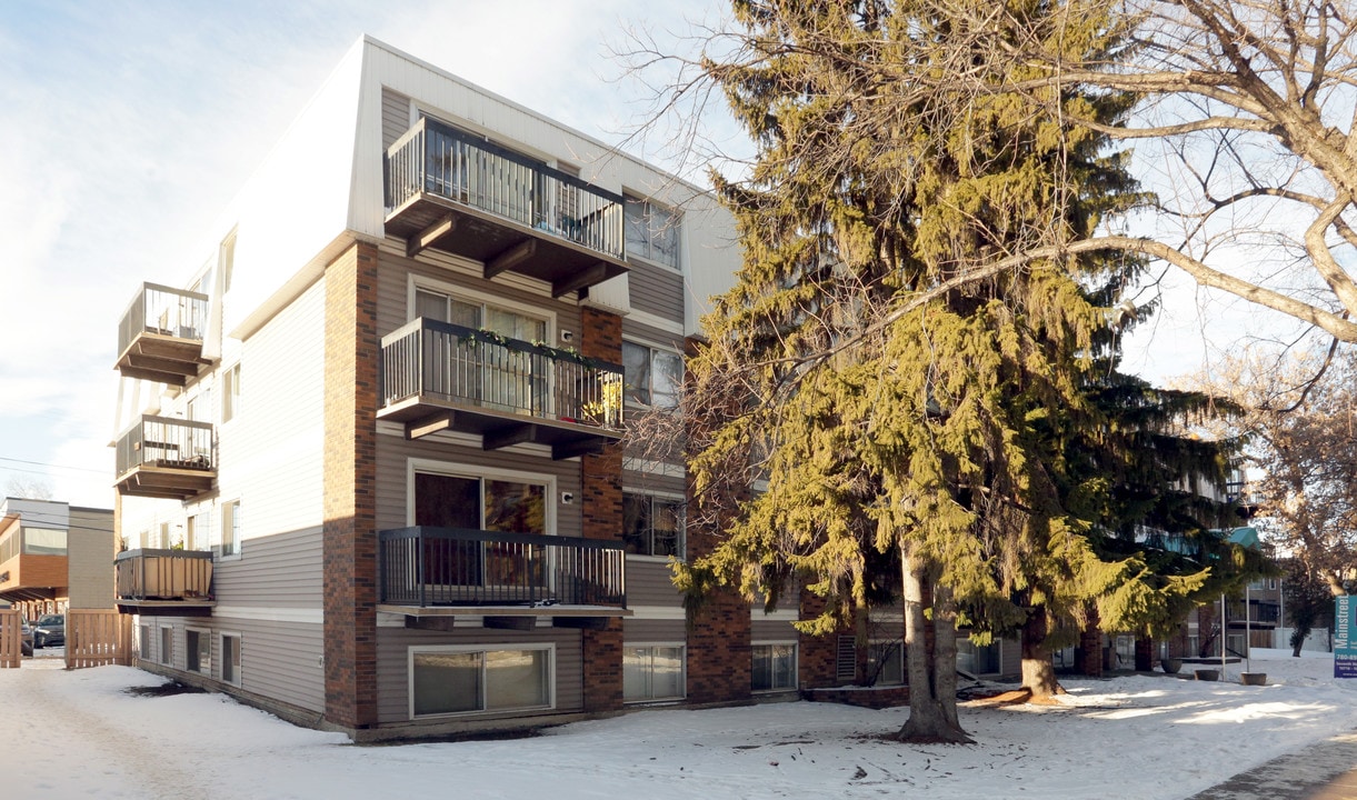 Seventh Street Manor in Edmonton, AB - Building Photo