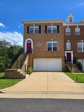 7334 Hampton Manor Pl in Springfield, VA - Foto de edificio - Building Photo