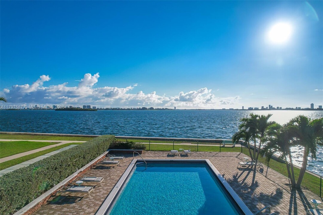 1700 NE 105th St in Miami Shores, FL - Building Photo