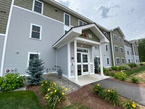 10 E Ridge Dr in Milford, NH - Building Photo - Building Photo