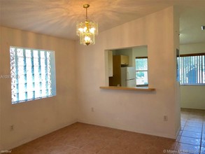 7920 NW 6th St-Unit -Apt 201 in Pembroke Pines, FL - Foto de edificio - Building Photo