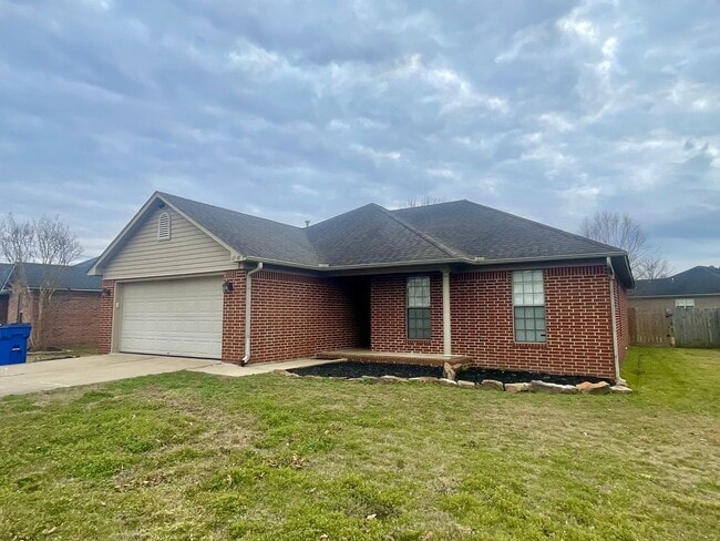 63 01 E Main St in Greenbrier, AR - Building Photo - Building Photo