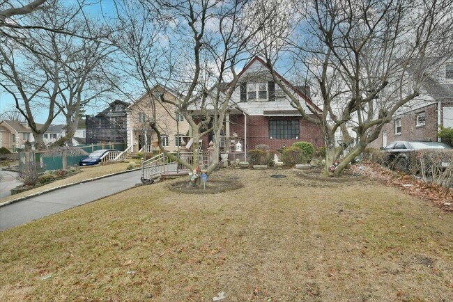 176-02 Kildare Rd in Queens, NY - Building Photo - Building Photo