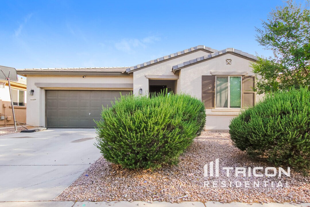 44409 W Bailey Dr in Maricopa, AZ - Building Photo