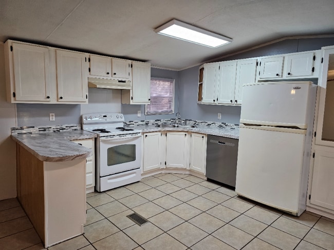 1057 Hibiscus Rd in Moneta, VA - Building Photo - Building Photo