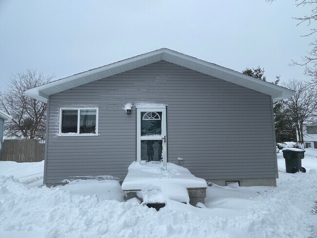 2623 7th Pl in Escanaba, MI - Foto de edificio - Building Photo