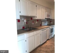 5215 Le Parc Dr in Wilmington, DE - Foto de edificio - Building Photo