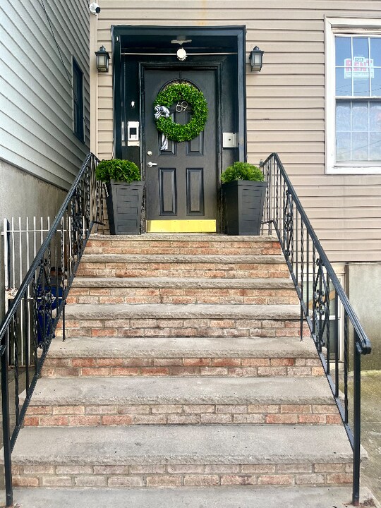 69 Greenville Ave in Jersey City, NJ - Foto de edificio
