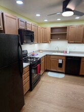 23 Country Club Dr in Manchester, NH - Foto de edificio - Building Photo