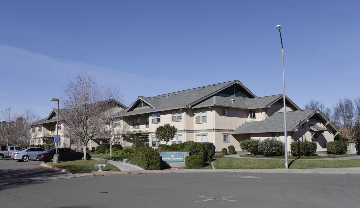 Muirfield Apartments in Rohnert Park, CA - Foto de edificio