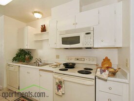 St Moritz Garden Apartments in San Leandro, CA - Building Photo