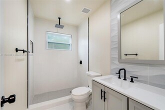 3380 NE 13th Ave in Oakland Park, FL - Building Photo - Building Photo