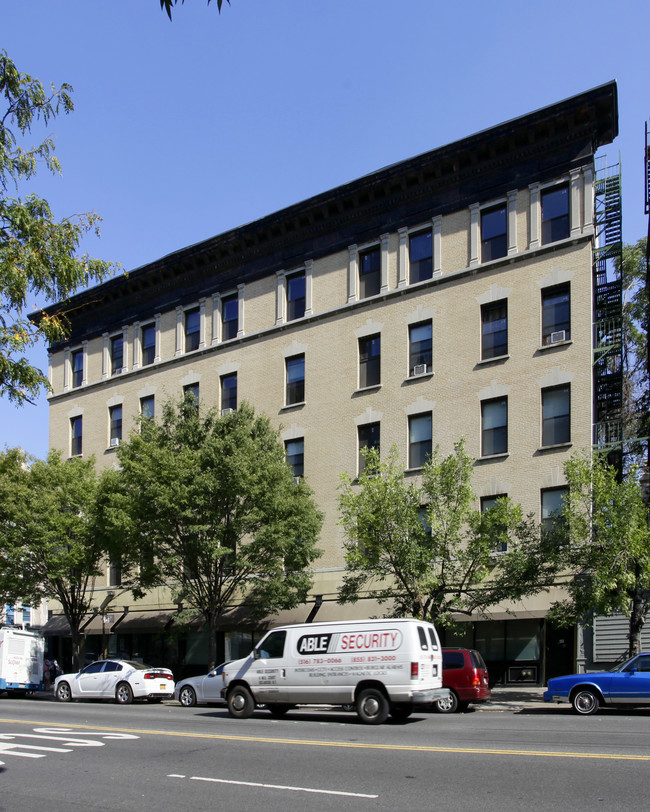 1677 Amsterdam Ave in New York, NY - Building Photo - Building Photo