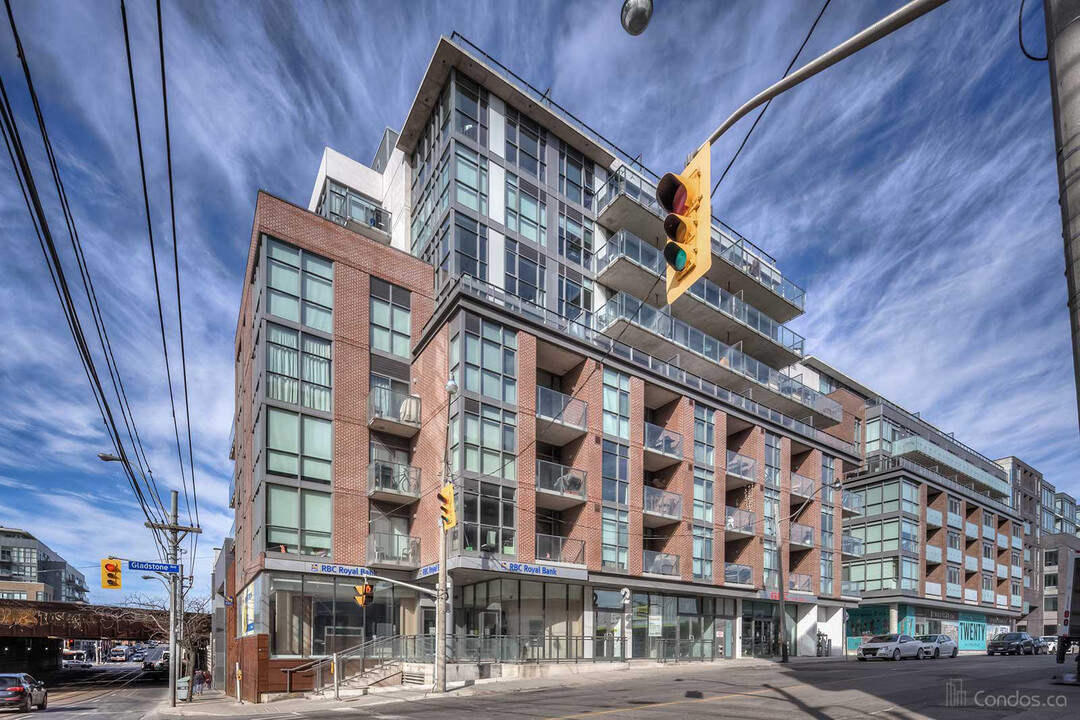 2 Gladstone Ave in Toronto, ON - Building Photo