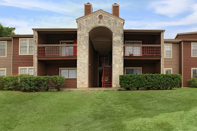 Avistar at the Crest in San Antonio, TX - Building Photo - Building Photo