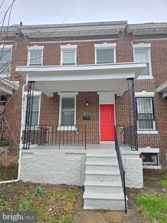 142 S Hilton St in Baltimore, MD - Building Photo