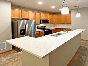 3314 Hazel Trail in Woodbury, MN - Building Photo - Building Photo