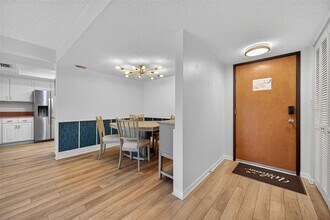 2583 Countryside Blvd in Clearwater, FL - Building Photo - Building Photo