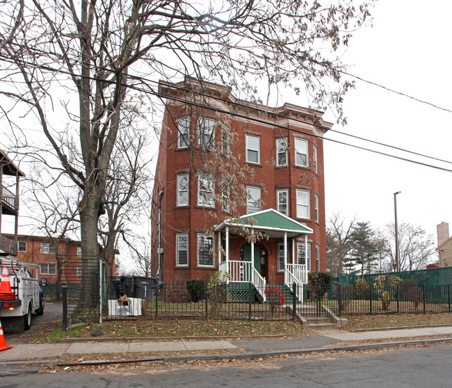 26-28 Judson St in Hartford, CT - Foto de edificio - Building Photo