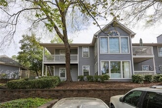 402 Olde Mill Ln in Norcross, GA - Foto de edificio - Building Photo