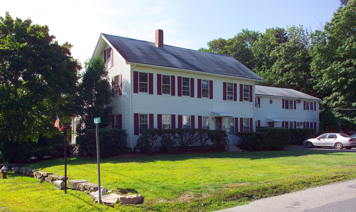 12 Granite St in Foxboro, MA - Foto de edificio