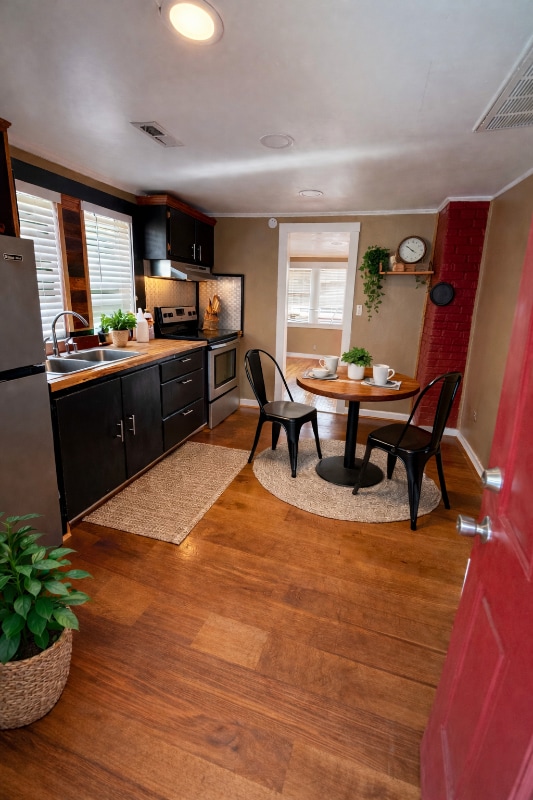 2321 Spruill Ave in North Charleston, SC - Foto de edificio - Building Photo